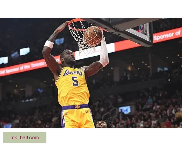 湖人全队互换球衣欢乐训练 东詹带头笑声不断 雷迪克透露卢卡对禁赛感到失望